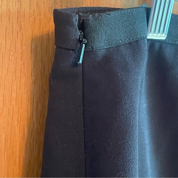 BCBGMAXAZRIA LUCY Classic Black Women's Skirt fluted size medium - Picture 3 of 8